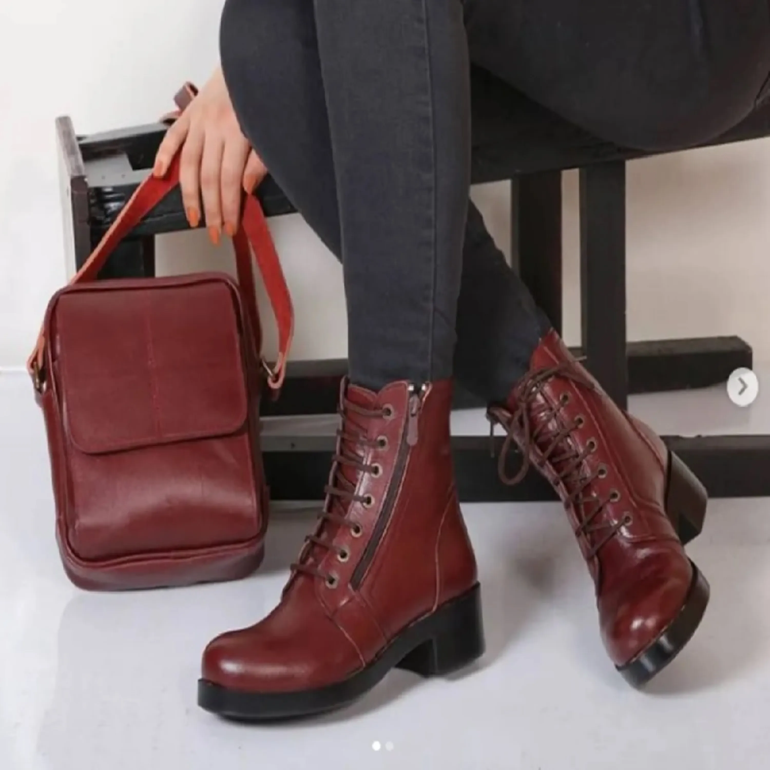 کفش بوت تمام چرم زنانه کفش بوت تمام چرم زنانه